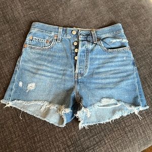 Levi’s ribcage shorts, blue, size 27. BRAND NEW.